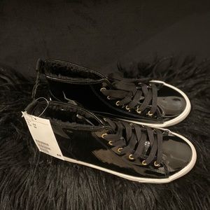 BRAND NEW H&M Girls Patent Sneakers w/isolated fur
